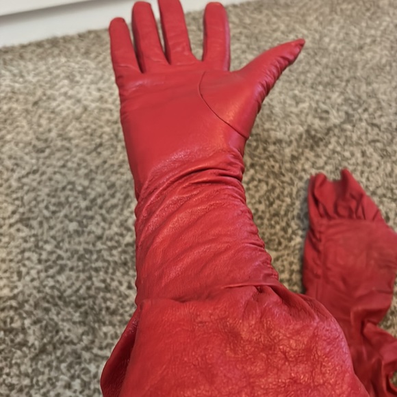 Gloves - Picture 4 of 4